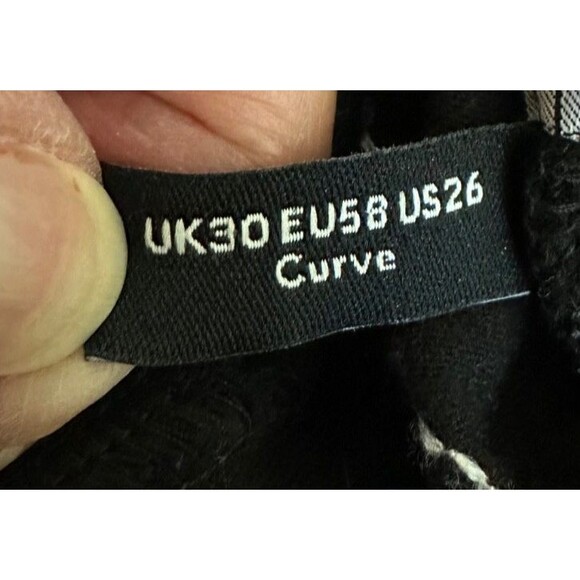 ASOS DESIGN broderie flippy short in‎ black and white embroidery. Cute, SZ 26 US - Picture 9 of 11